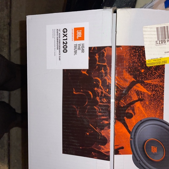 JBL - GX Series 12" Single-Voice-Coil 4-
Ohm Subwoofers - Picture 2 of 3